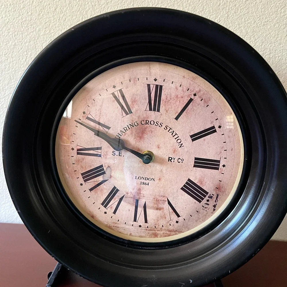 Vintage double-sided table clock